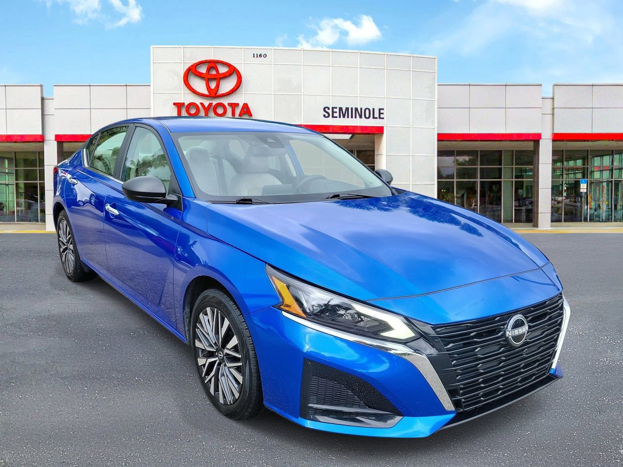 Used 2025 Nissan Altima 2.5 SV image 2