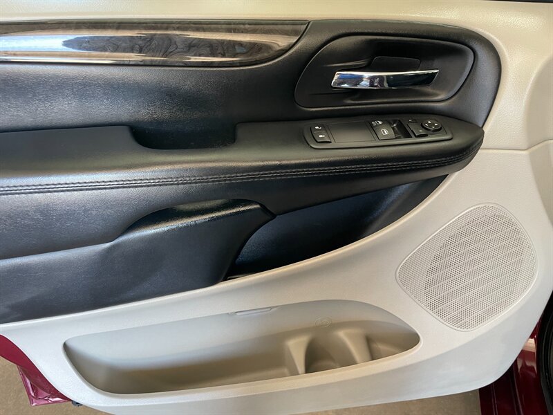 Used 2017 Dodge Grand Caravan SE FWD image 22