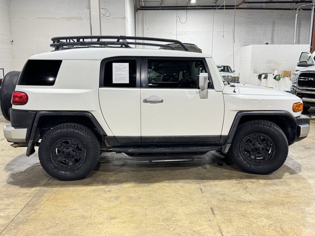 Used 2011 Toyota FJ Cruiser 2WD image 3