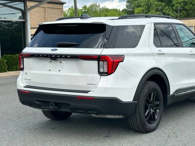 Used 2025 Ford Explorer Active AWD/4WD image 44