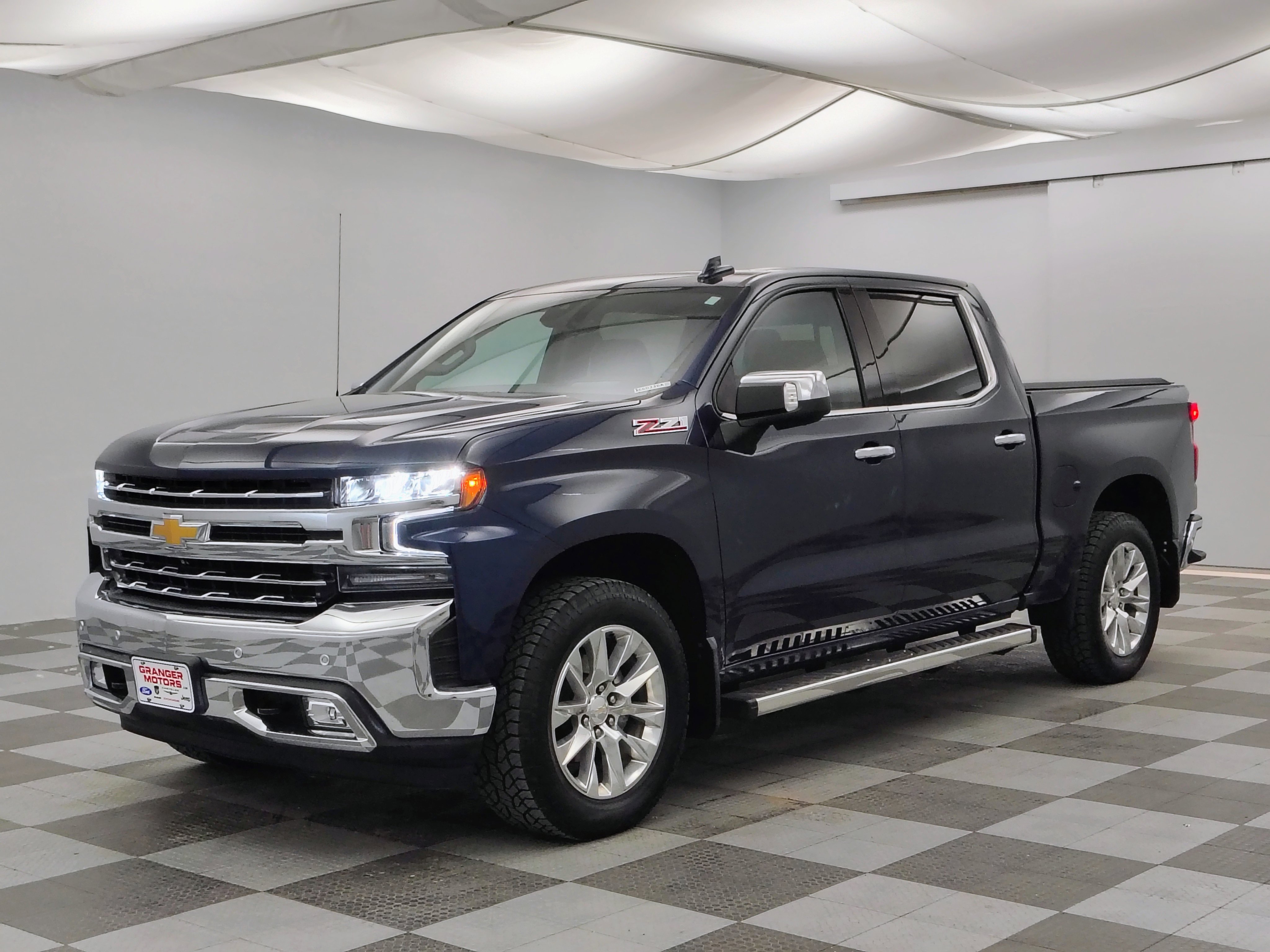 Used 2019 Chevrolet Silverado 1500 LTZ w/ LTZ Premium Package AWD/4WD image 7