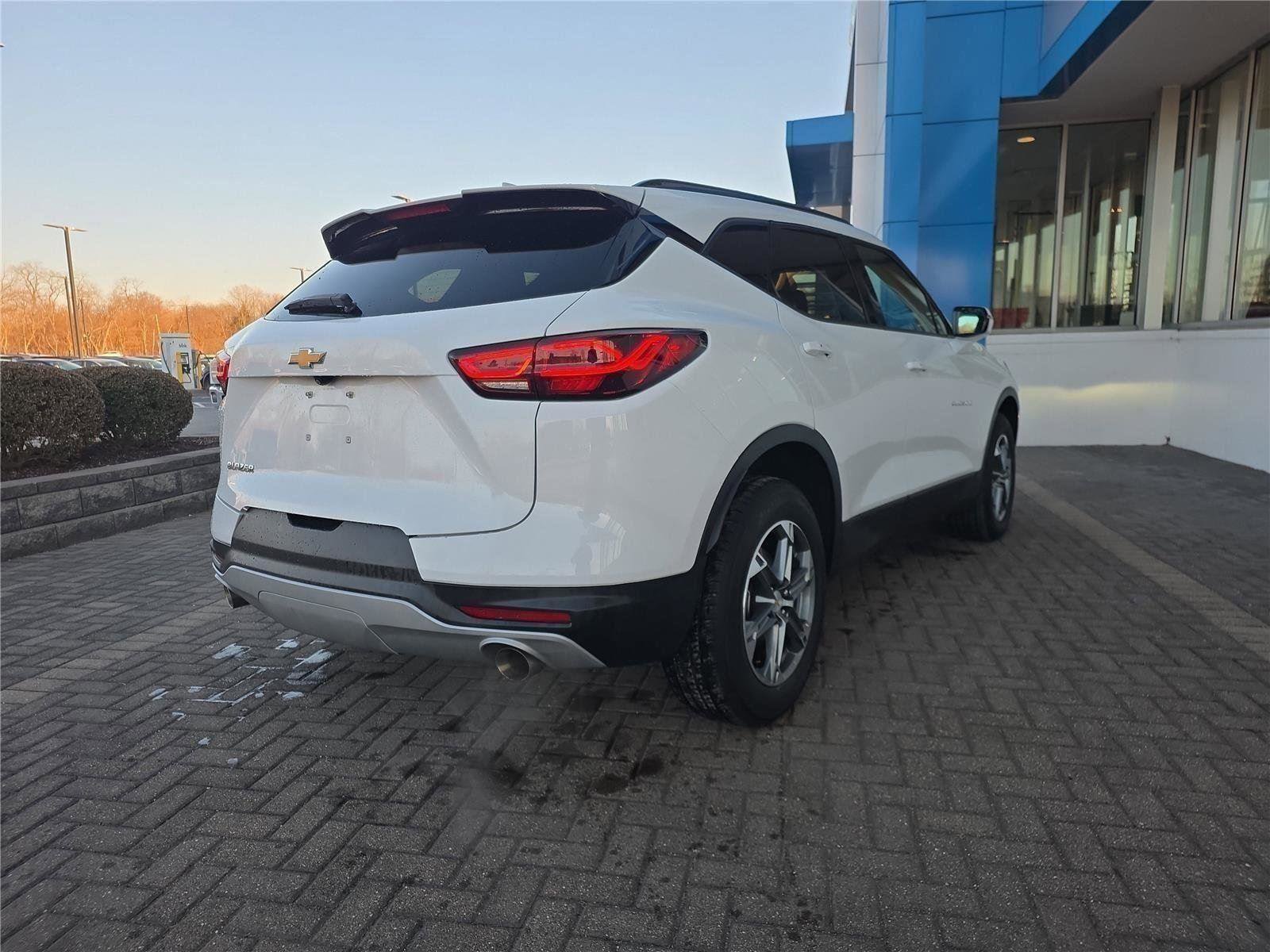 Used 2024 Chevrolet Blazer LT FWD image 5