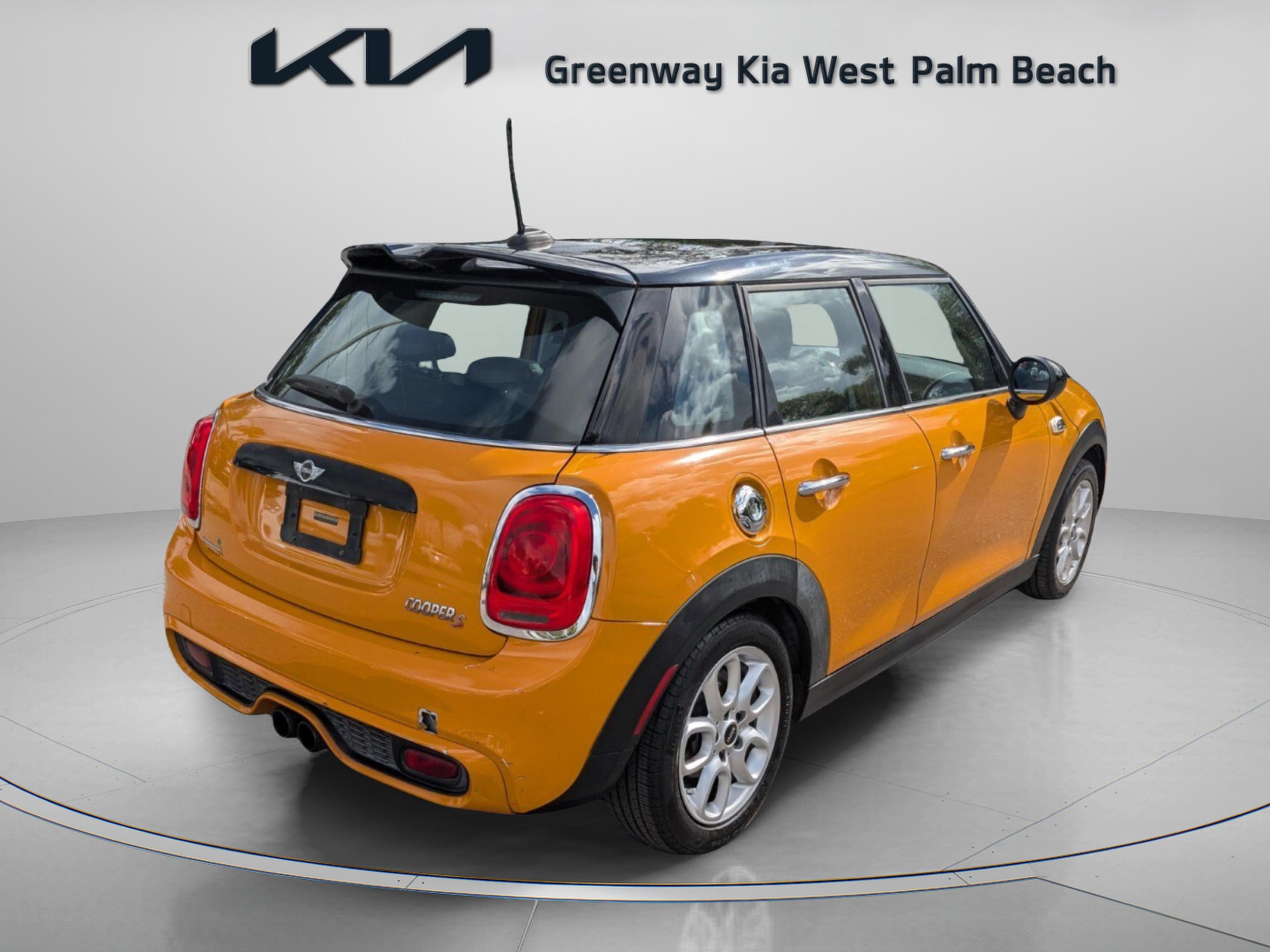 Used 2015 MINI Cooper S image 7