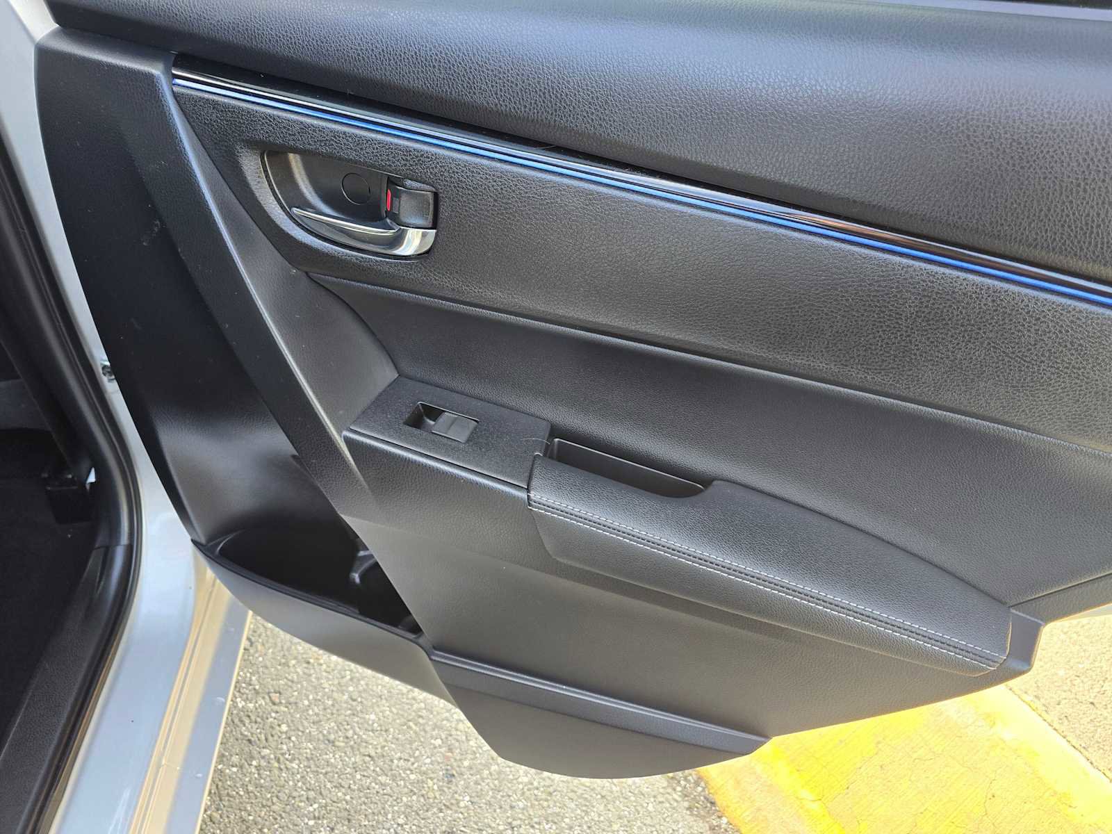 Used 2017 Toyota Corolla XSE image 13