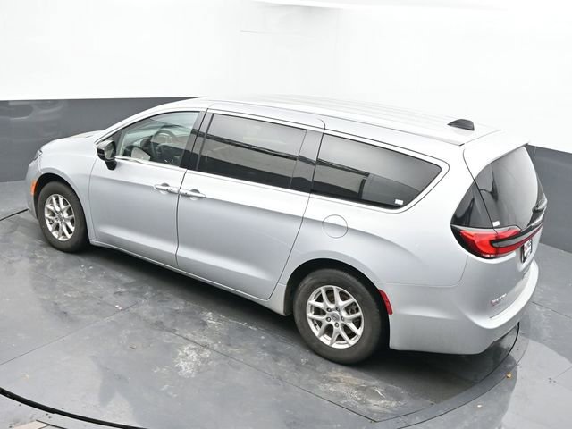 Used 2024 Chrysler Pacifica Touring-L image 41