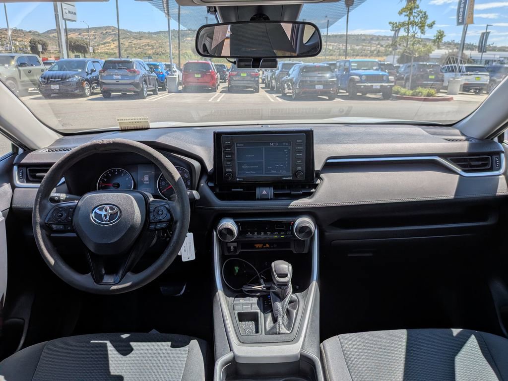 Used 2021 Toyota RAV4 LE image 16