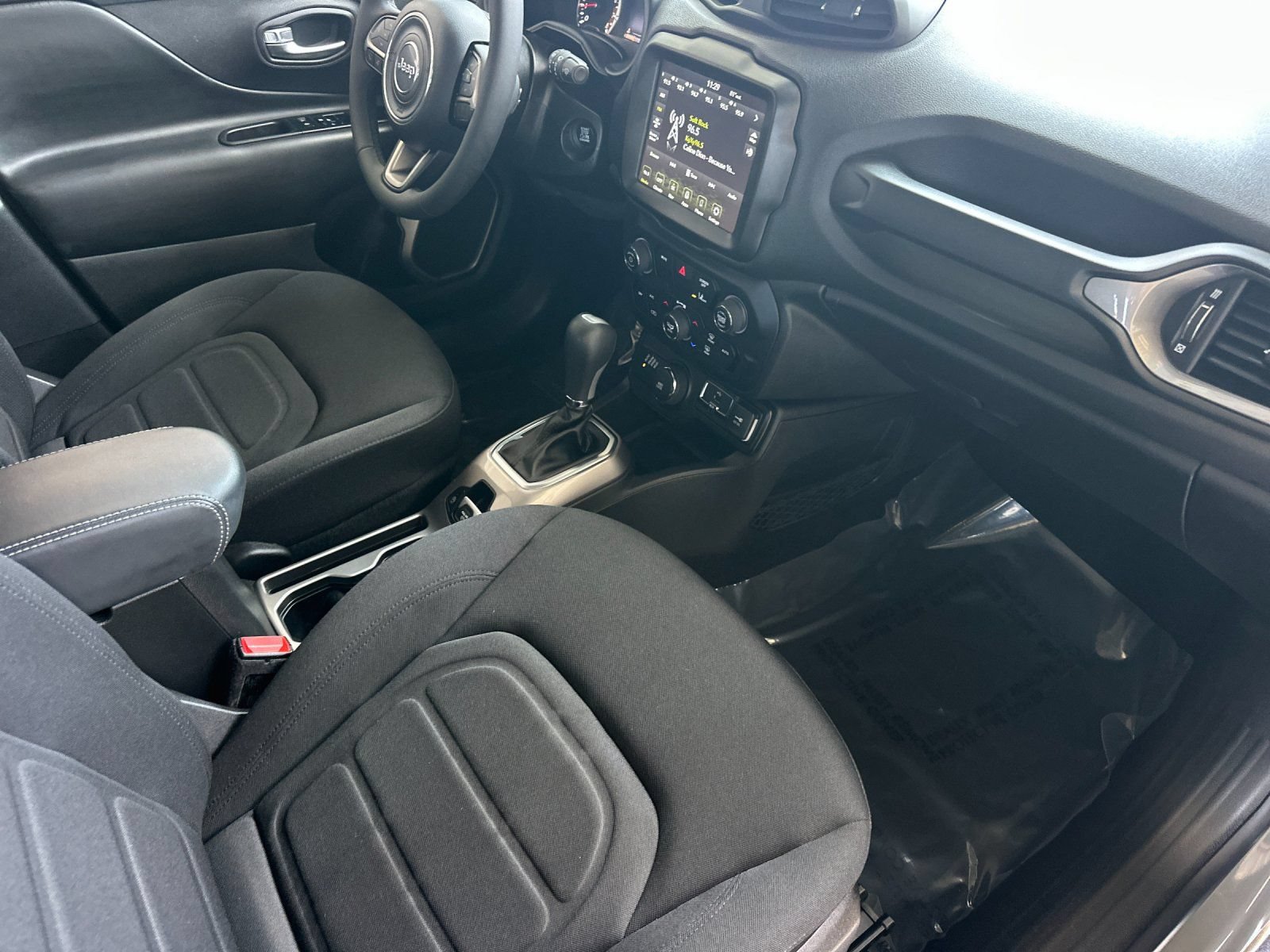 Used 2022 Jeep Renegade Latitude AWD/4WD image 15