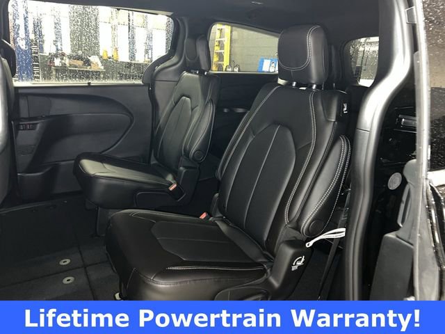 New 2026 Chrysler Pacifica Select image 17