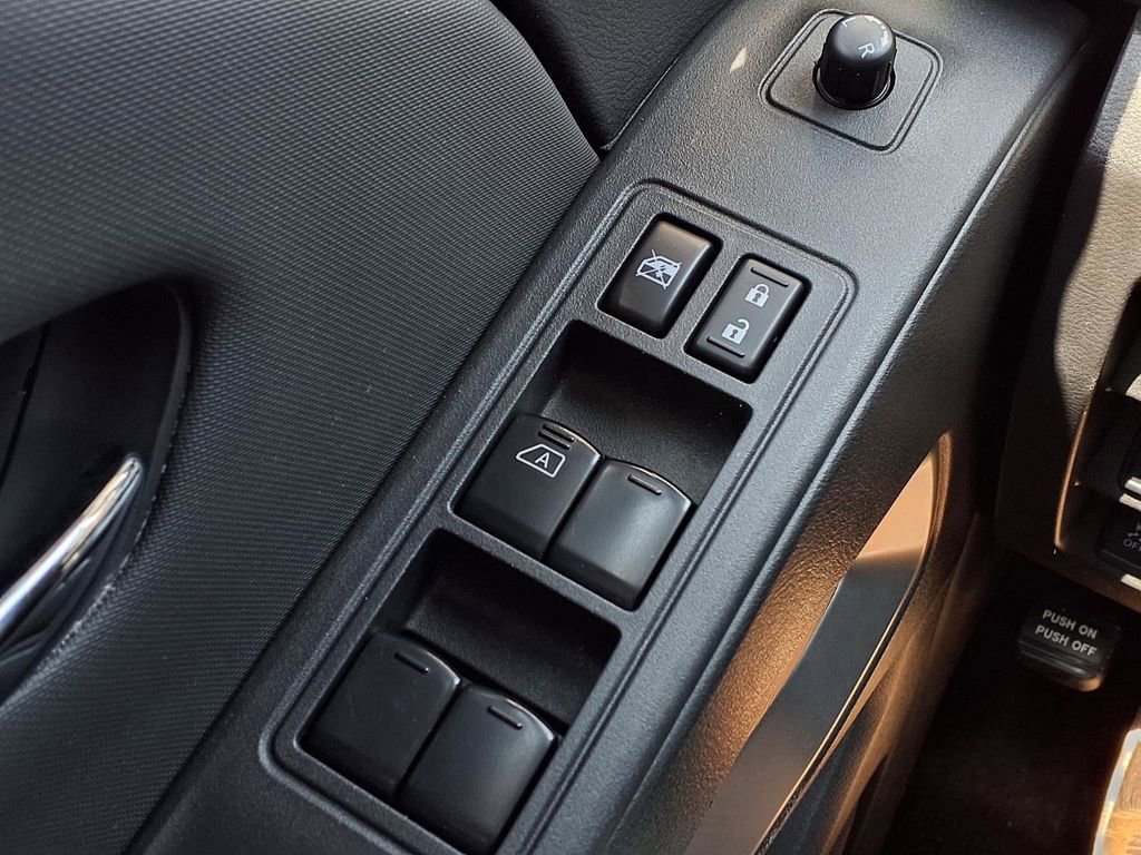 Used 2024 Nissan Frontier SV image 19