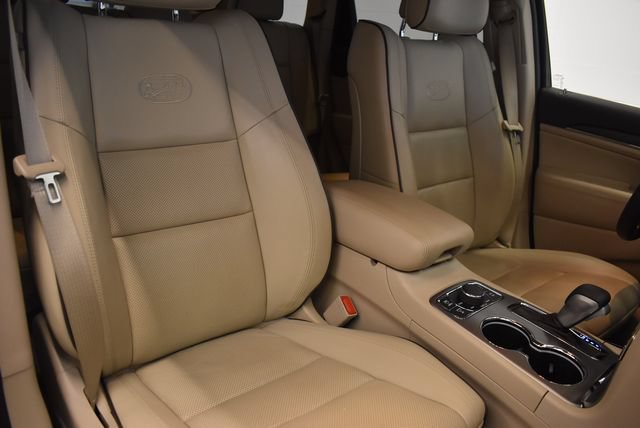 Used 2019 Jeep Grand Cherokee Overland AWD/4WD image 6