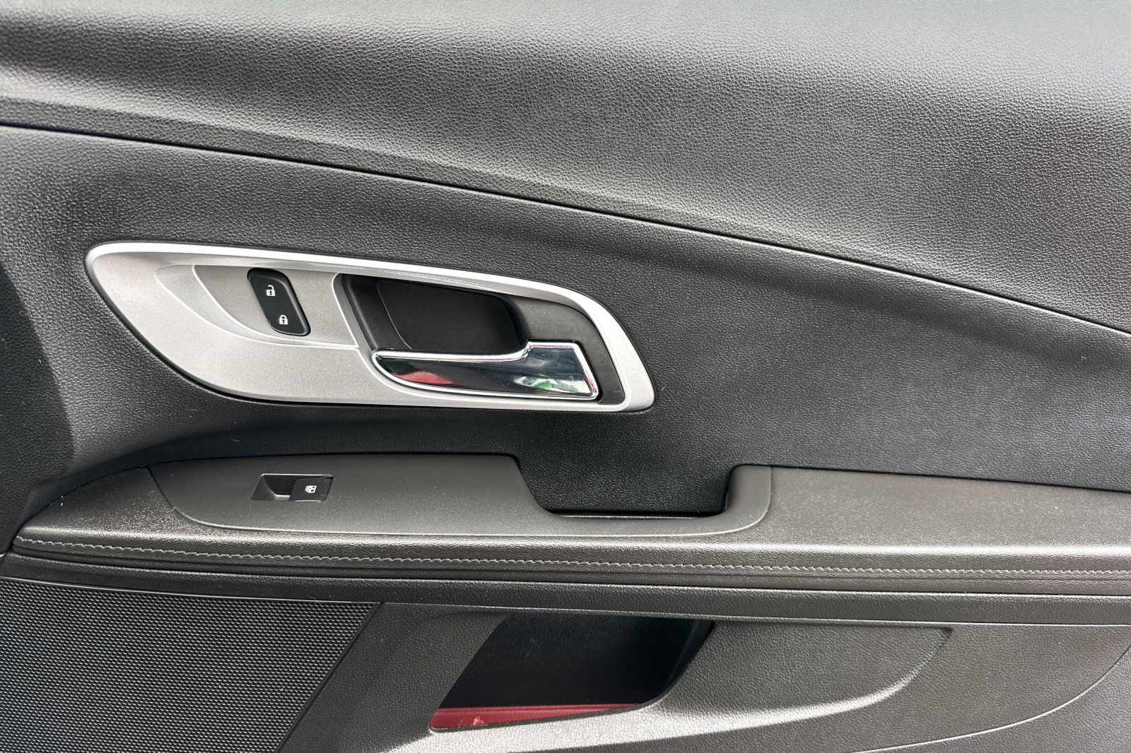 Used 2017 Chevrolet Equinox Premier w/ Enhanced Convenience Package image 18