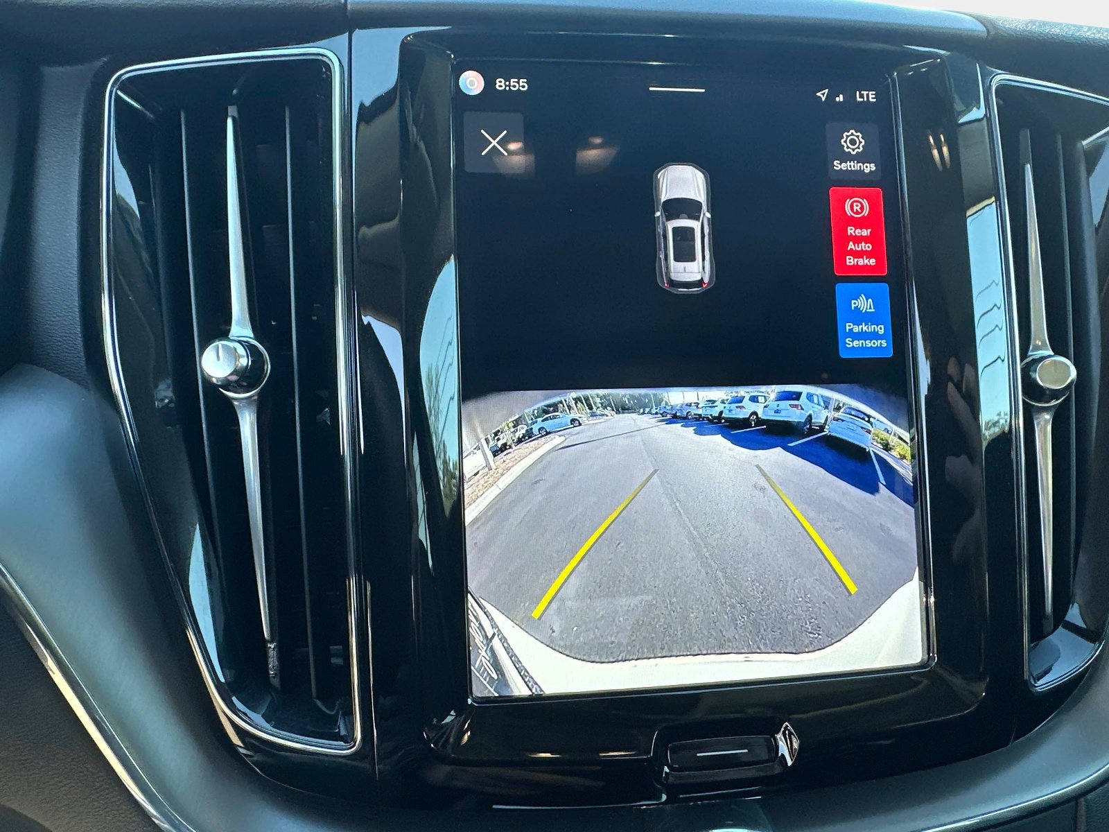 Certified 2025 Volvo XC60 B5 Core image 23