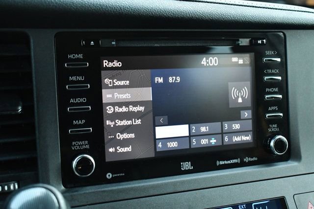 Used 2020 Toyota Sienna SE image 51