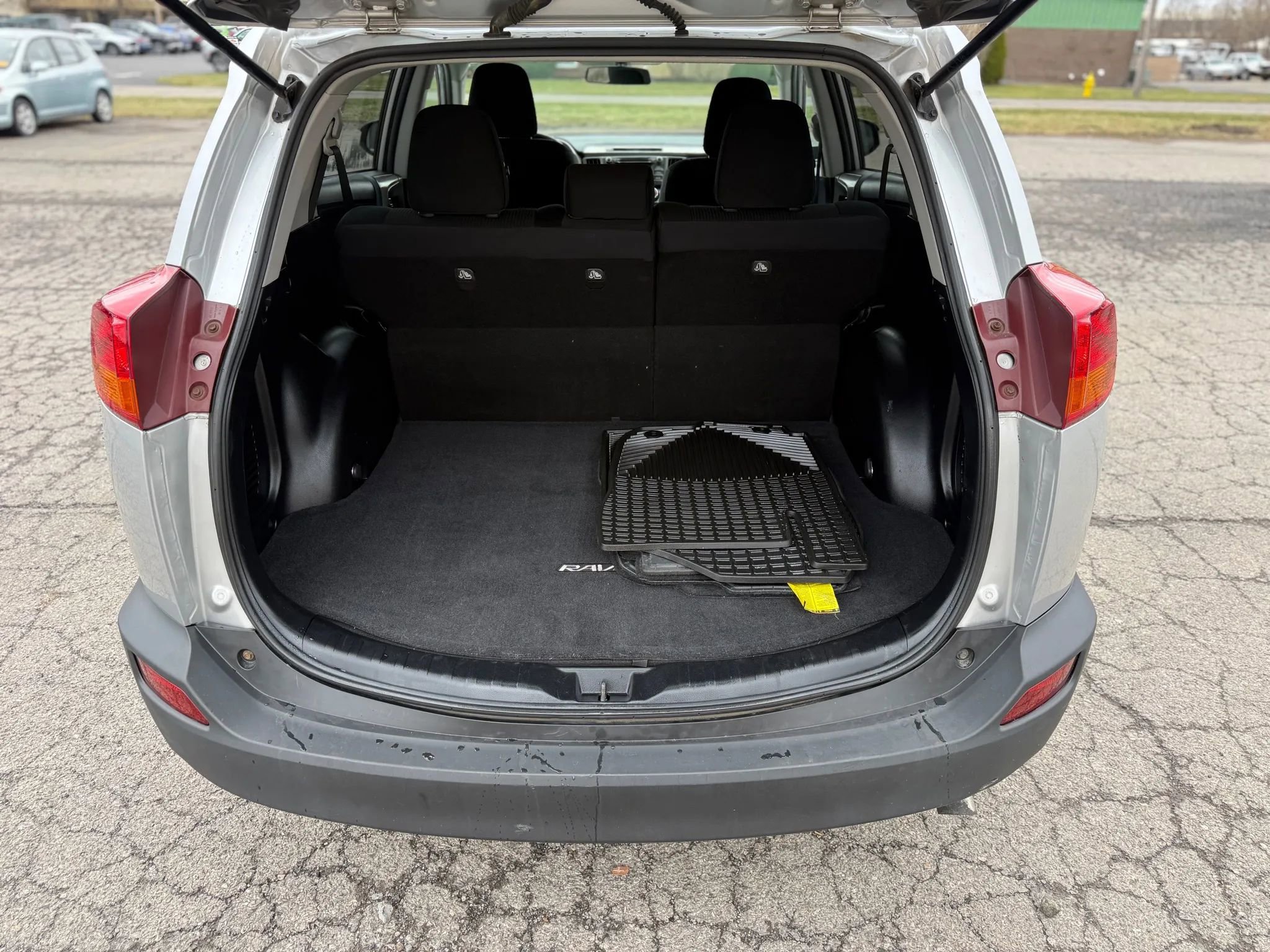 Used 2015 Toyota RAV4 LE AWD/4WD image 7