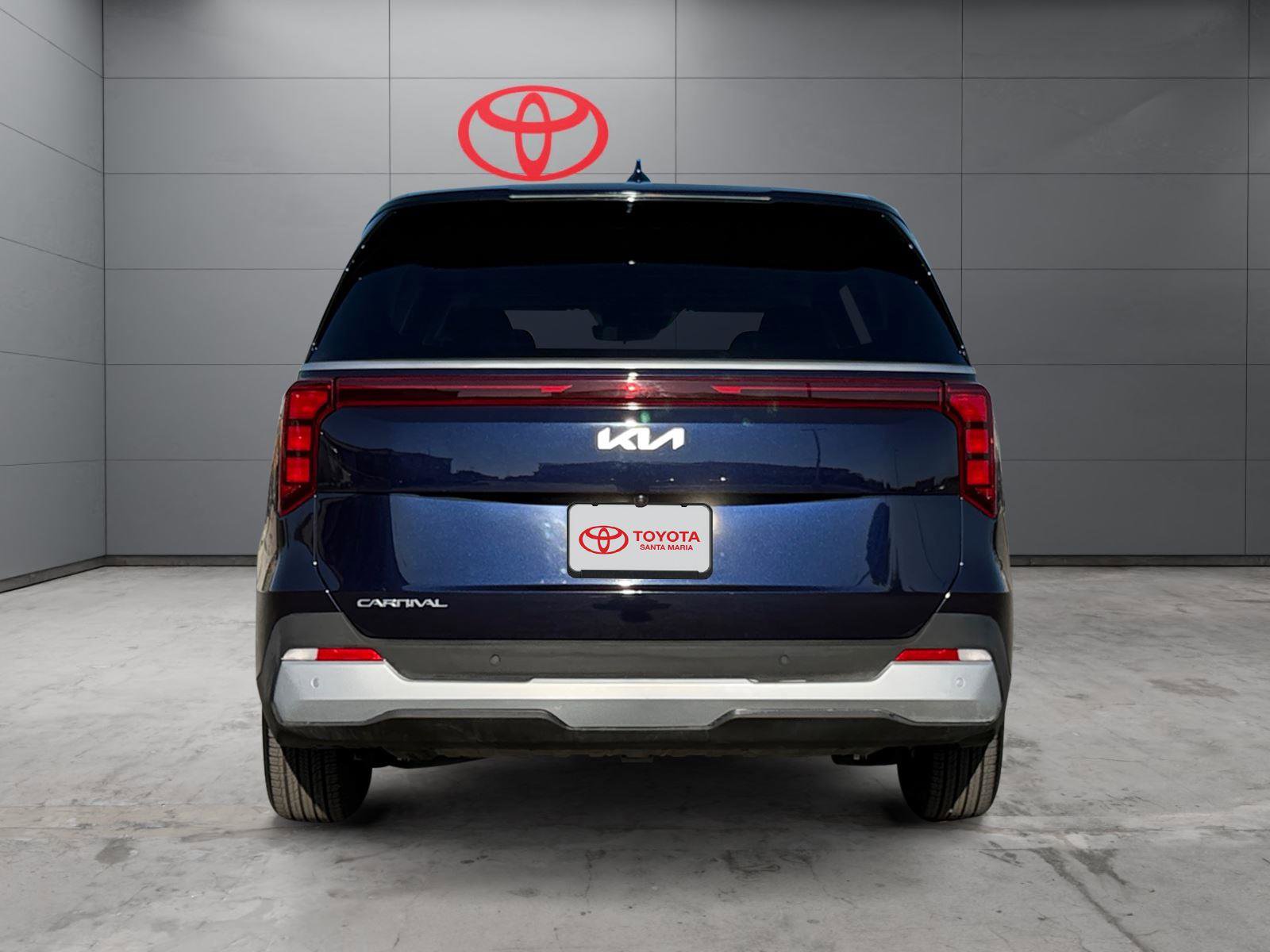 Used 2025 Kia Carnival image 4