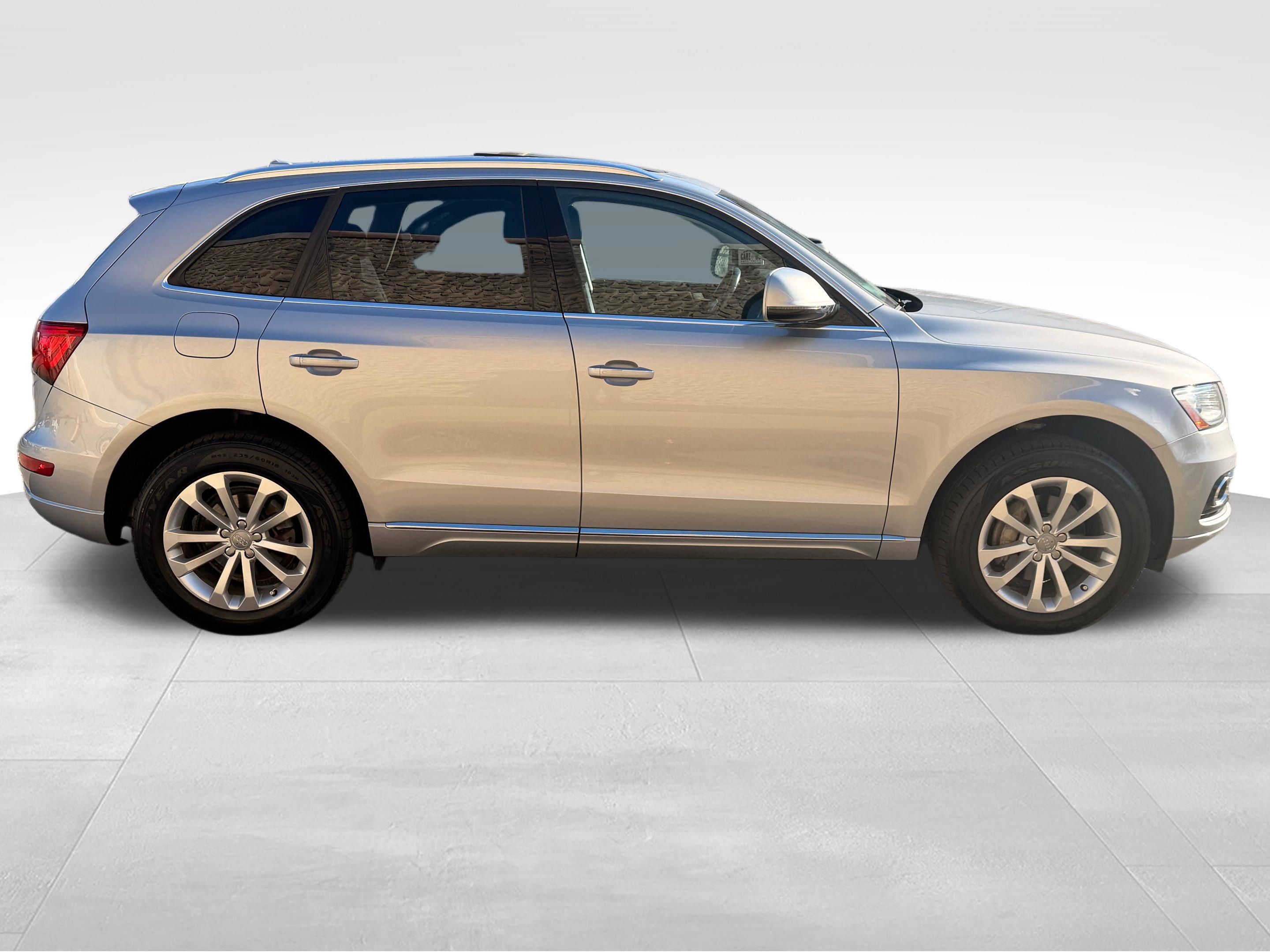 Used 2016 Audi Q5 2.0T Premium Plus w/ Technology Package image 4