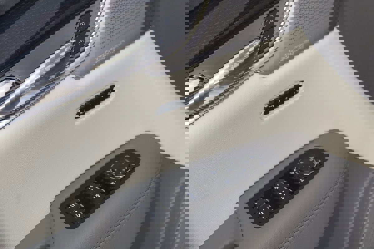 Used 2024 Cadillac XT6 Premium Luxury w/ Technology Package image 44