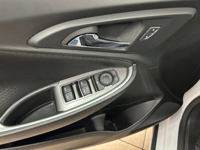 Used 2023 Chevrolet Malibu LS image 8