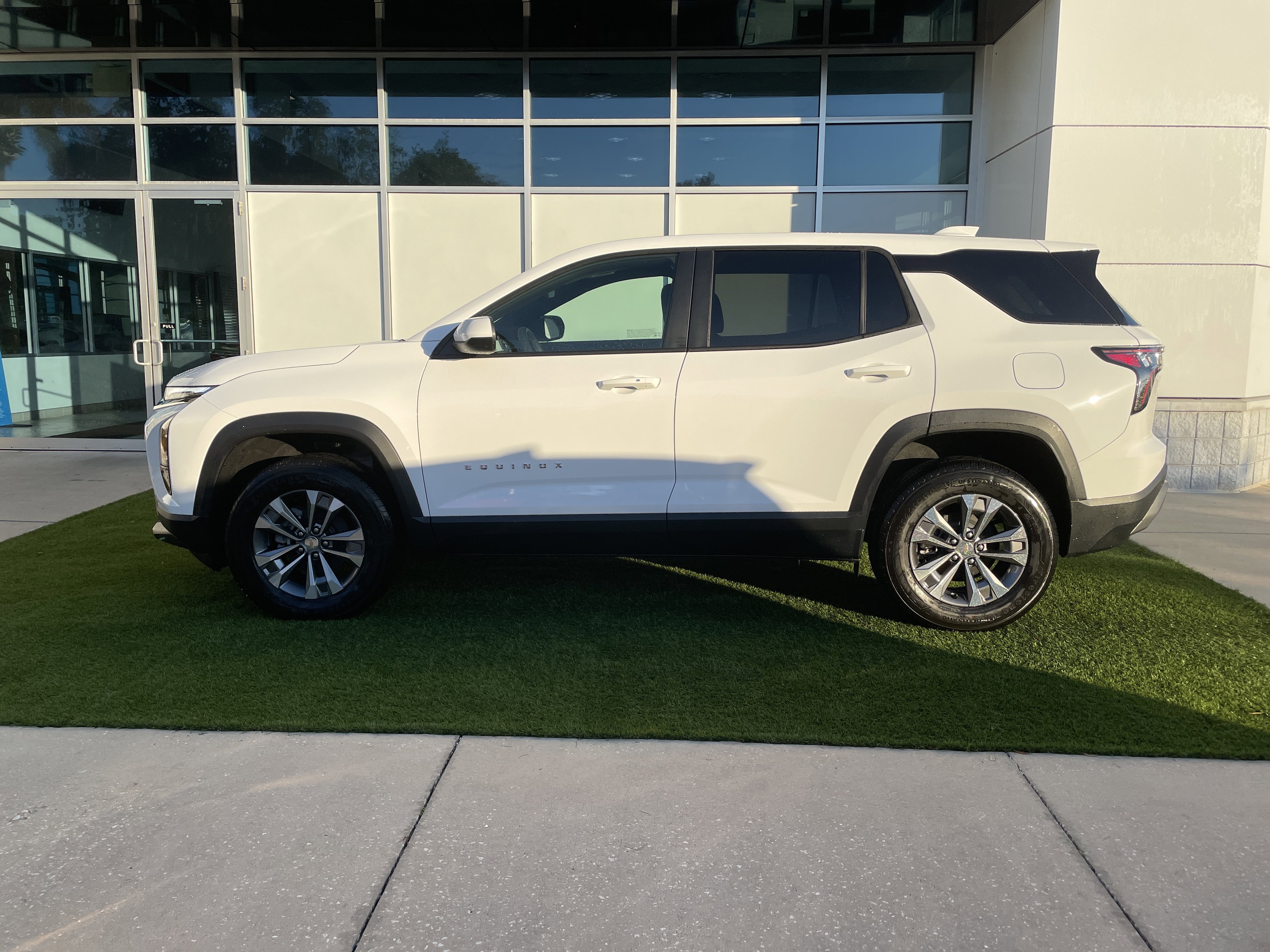 New 2026 Chevrolet Equinox LT image 3