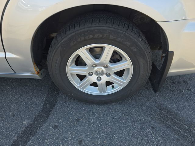 Used 2011 Chrysler Town & Country Touring w/ Entertainment Group #1 FWD image 20