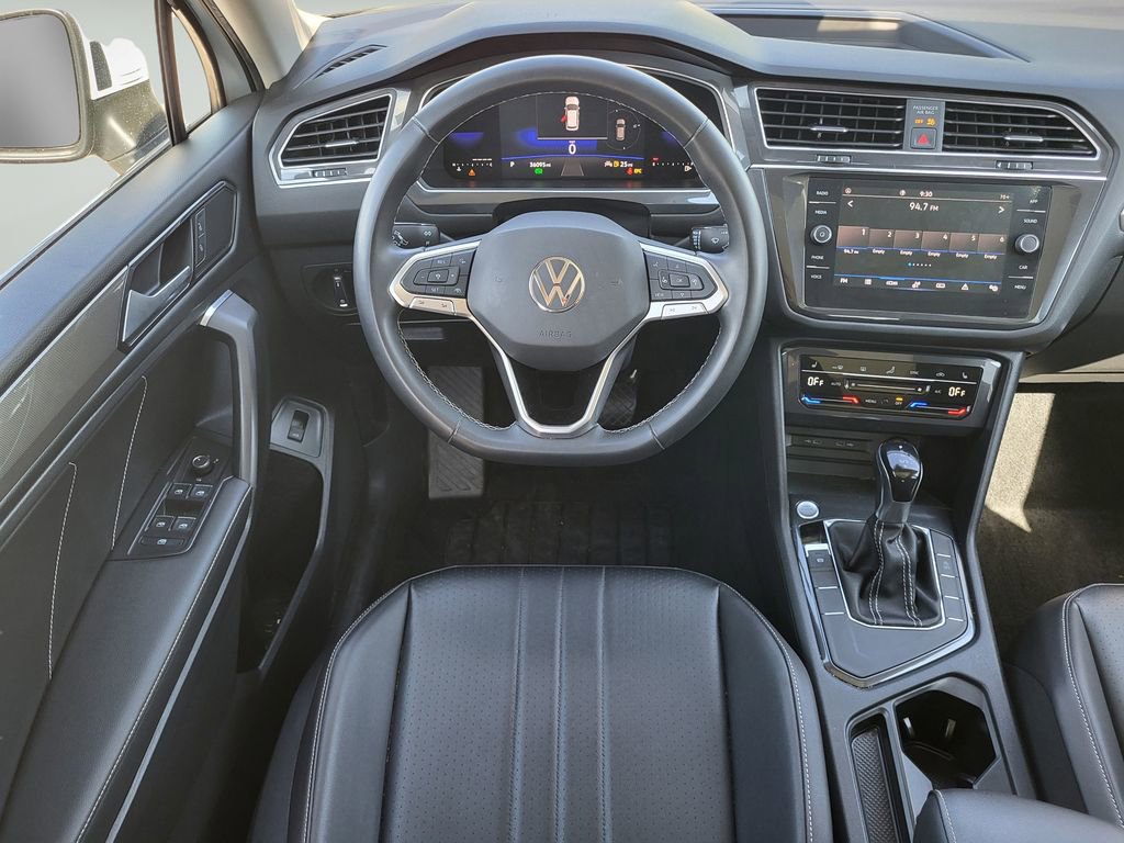 Used 2022 Volkswagen Tiguan SE w/ Panoramic Sunroof Package FWD image 14