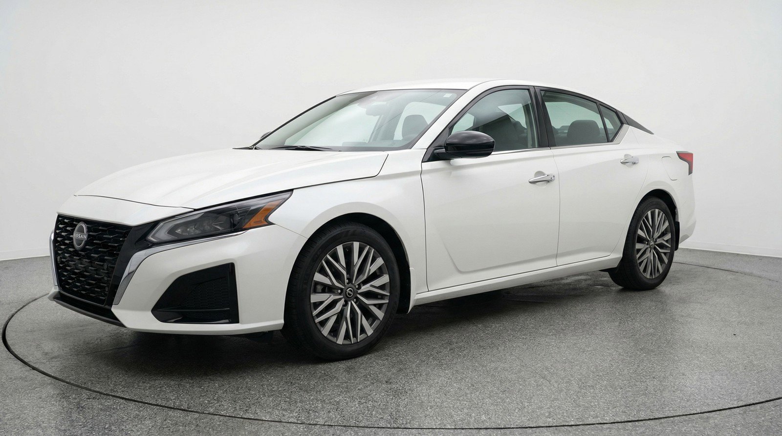 Used 2025 Nissan Altima 2.5 SV image 3