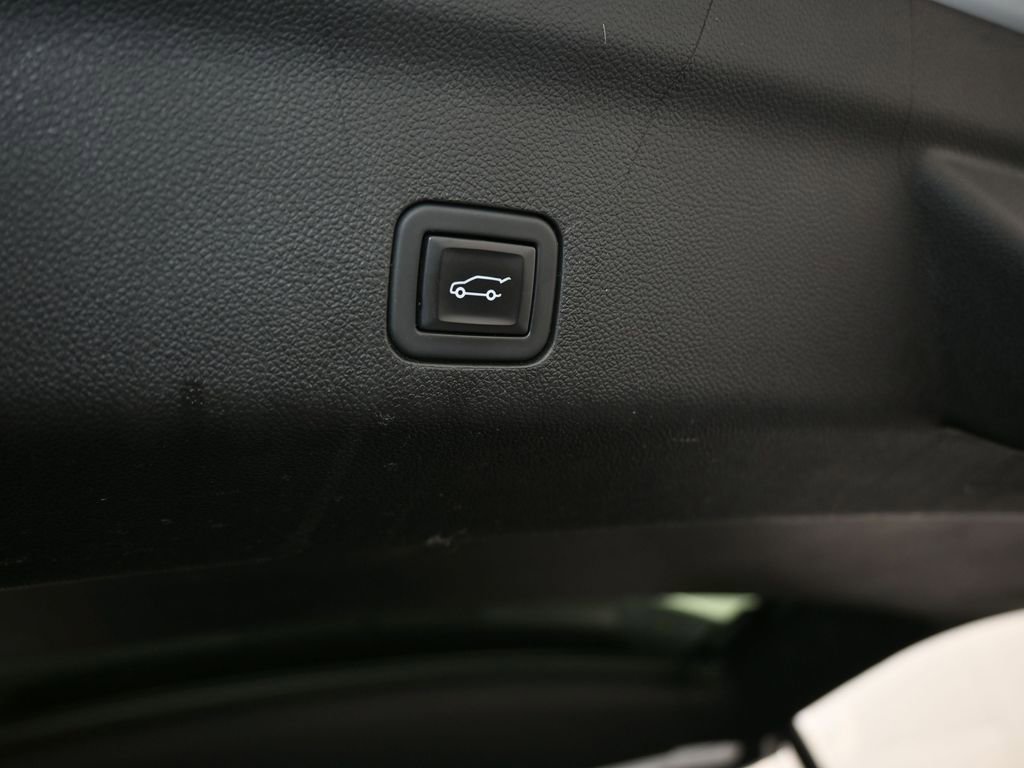 Used 2023 GMC Yukon SLT image 47