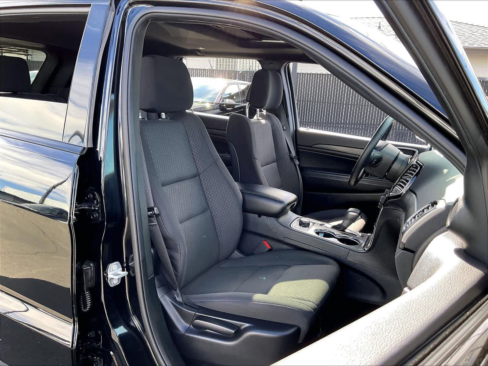 Used 2019 Jeep Grand Cherokee Laredo AWD/4WD image 11