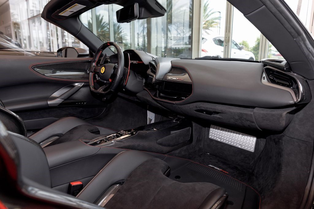 Used 2022 Ferrari SF90 Spider image 27