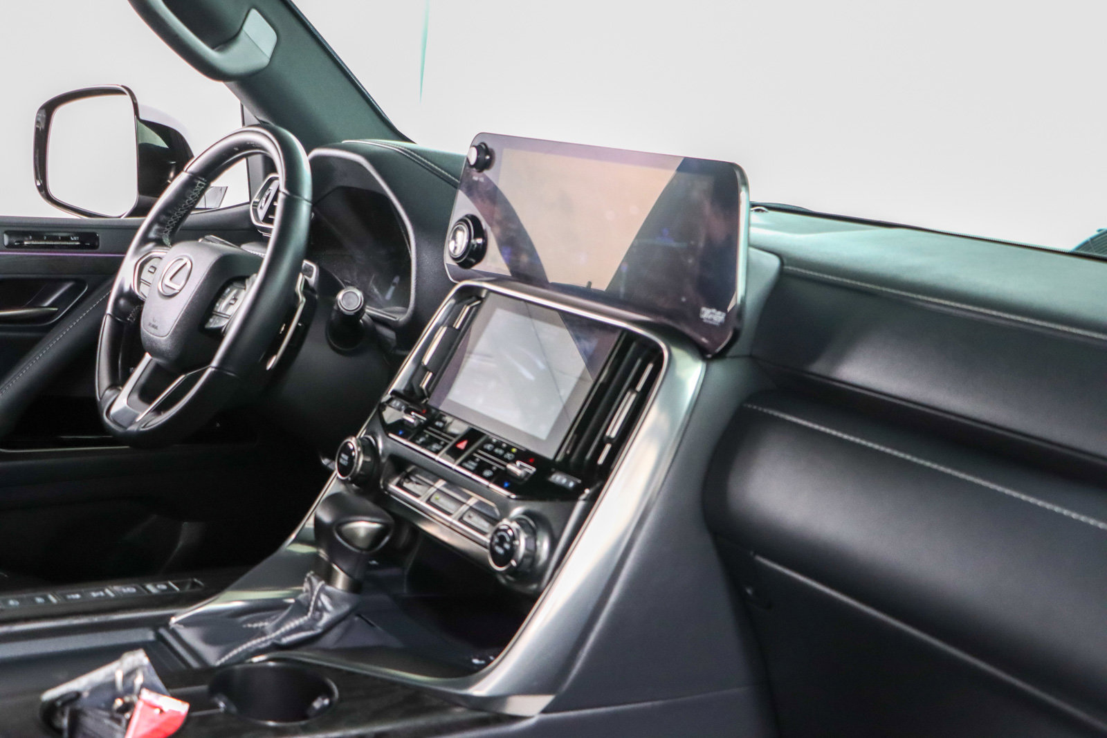 Used 2025 Lexus LX 600 4WD w/ Luxury Package image 30