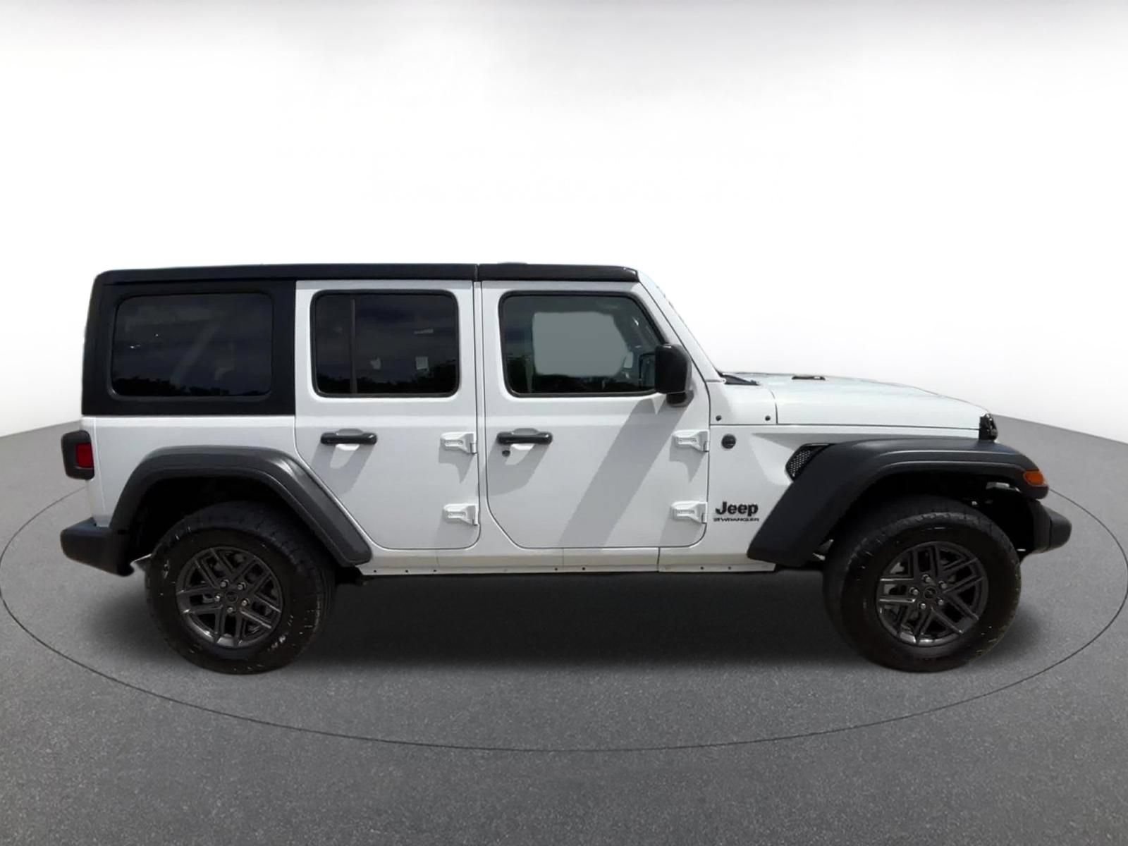 Used 2025 Jeep Wrangler Unlimited Sport AWD/4WD image 16
