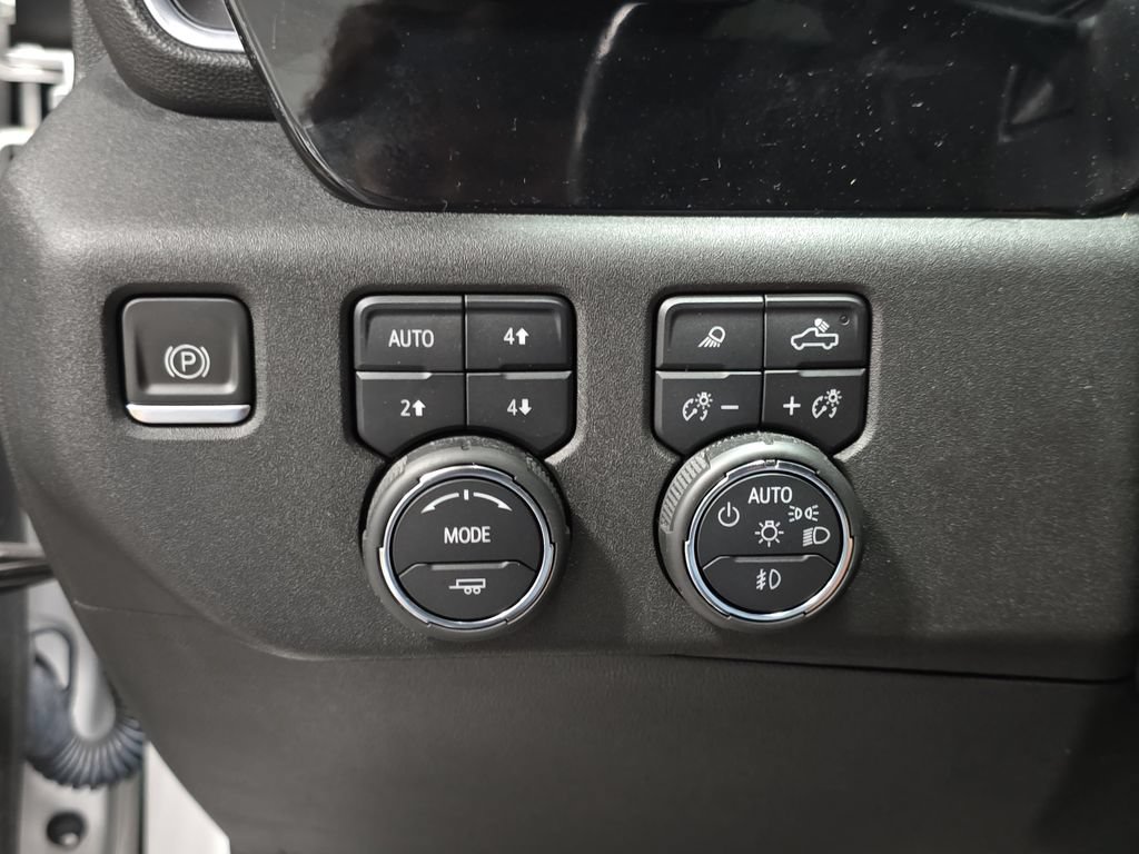 Used 2022 Chevrolet Silverado 1500 LTZ AWD/4WD image 27