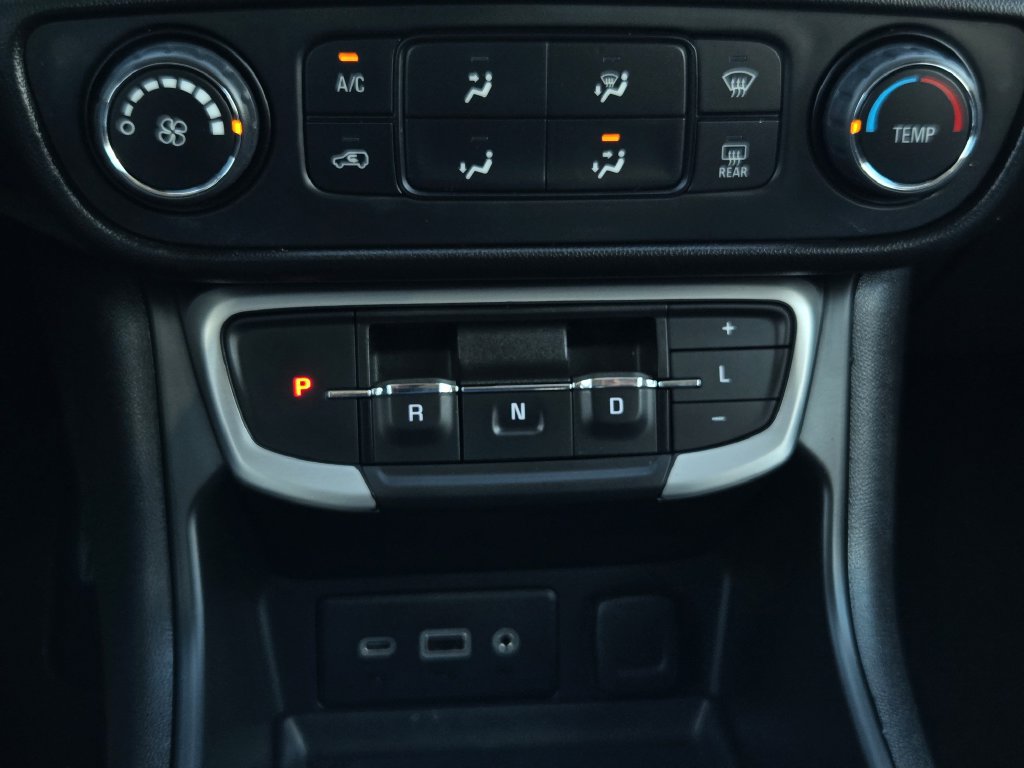 Used 2022 GMC Terrain SLE FWD image 17