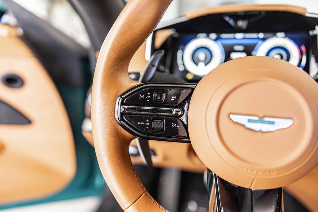 Used 2025 Aston Martin V8 Vantage Coupe image 24