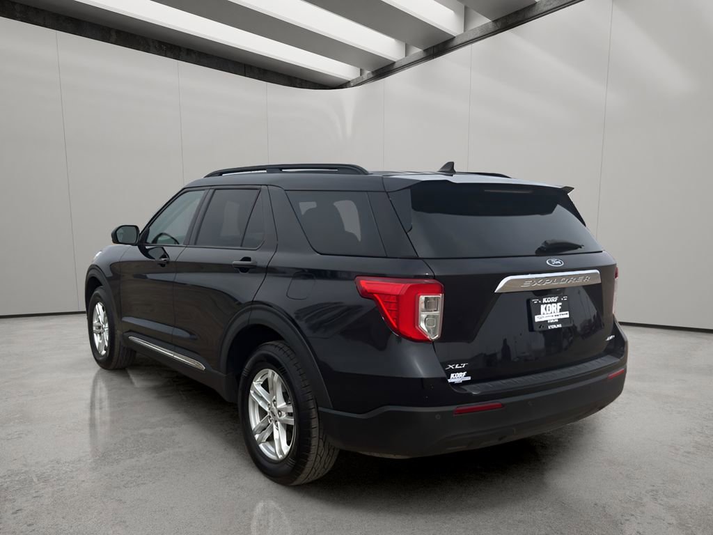 Used 2021 Ford Explorer XLT image 3