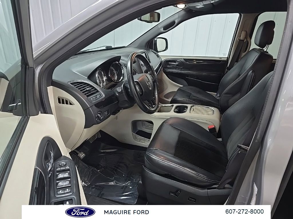 Used 2017 Dodge Grand Caravan SXT image 31