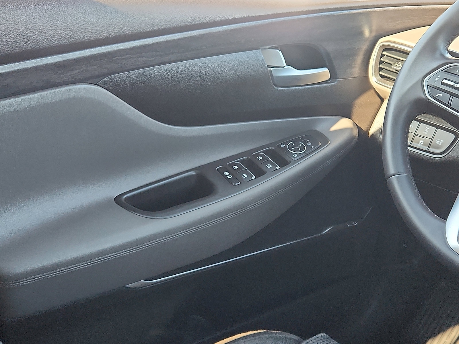 Used 2020 Hyundai Santa Fe SEL w/ Convenience Package image 12