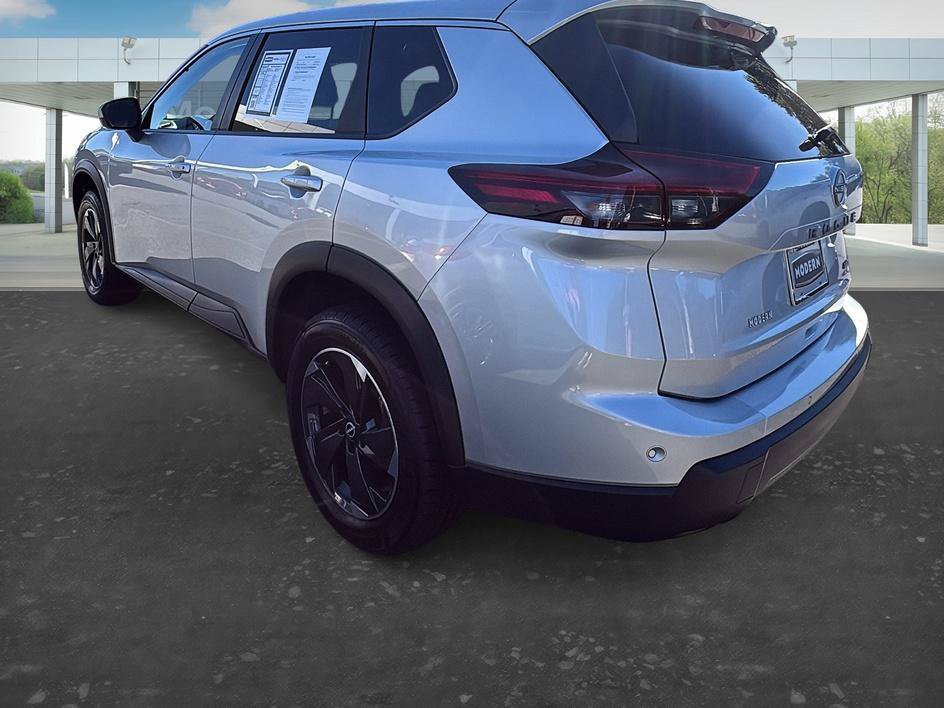 Certified 2025 Nissan Rogue SV AWD/4WD image 3