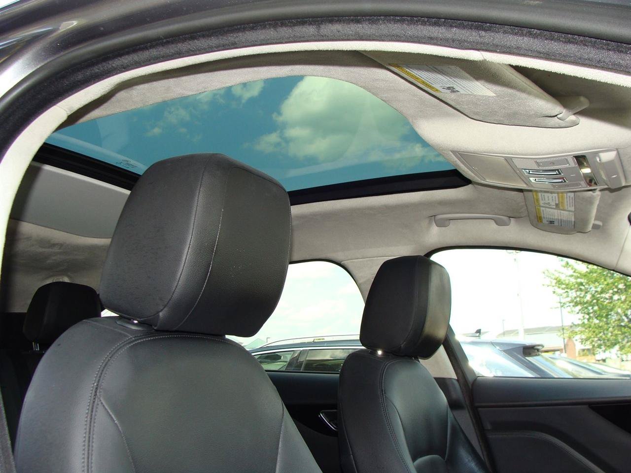 Used 2019 Jaguar F-PACE Premium AWD/4WD image 12