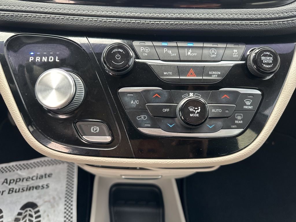 Used 2022 Chrysler Pacifica Touring-L w/ Uconnect Theater Family Group image 19