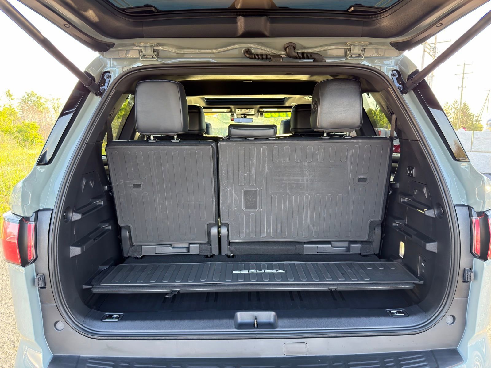 Used 2025 Toyota Sequoia Platinum AWD/4WD image 34