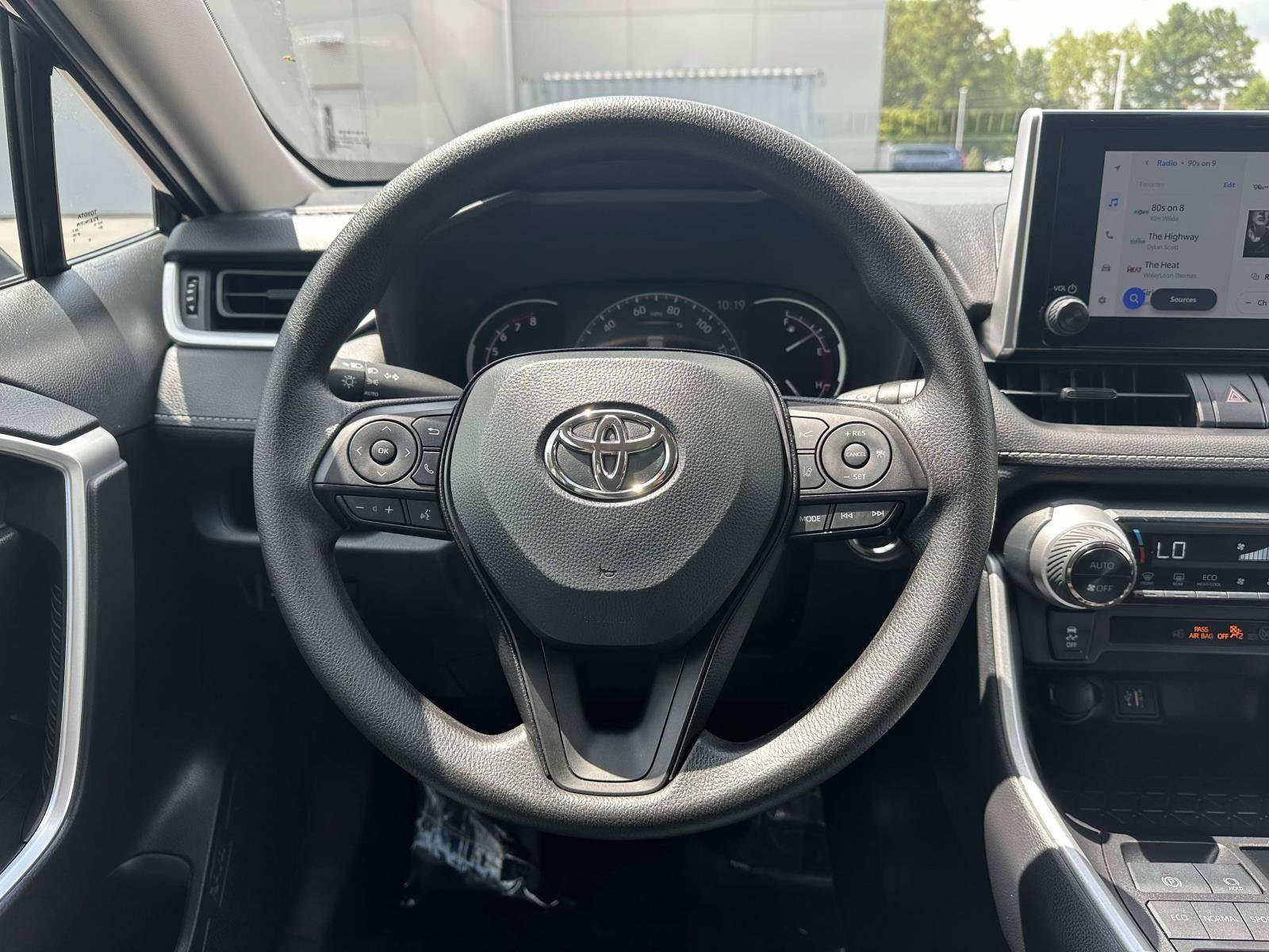 Used 2025 Toyota RAV4 XLE FWD image 11
