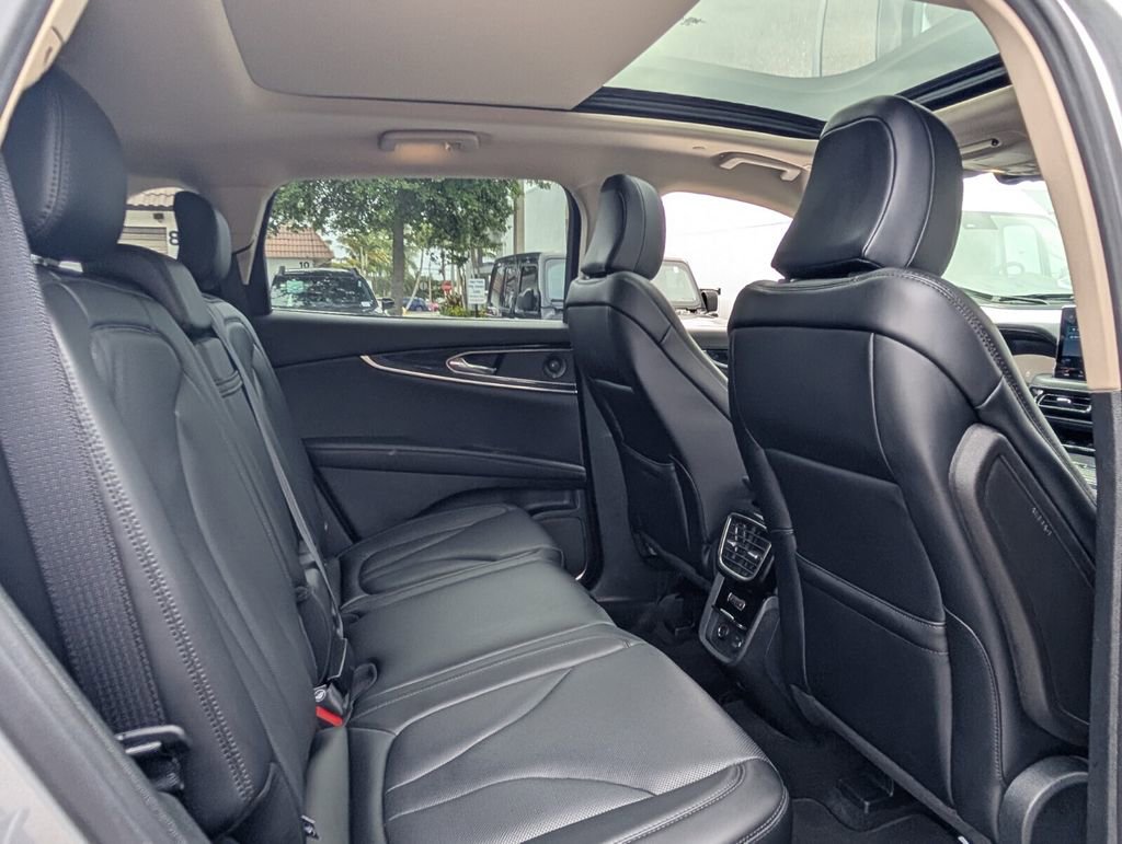 Certified 2022 Lincoln Nautilus Reserve w/ Equipment Group 201A image 16