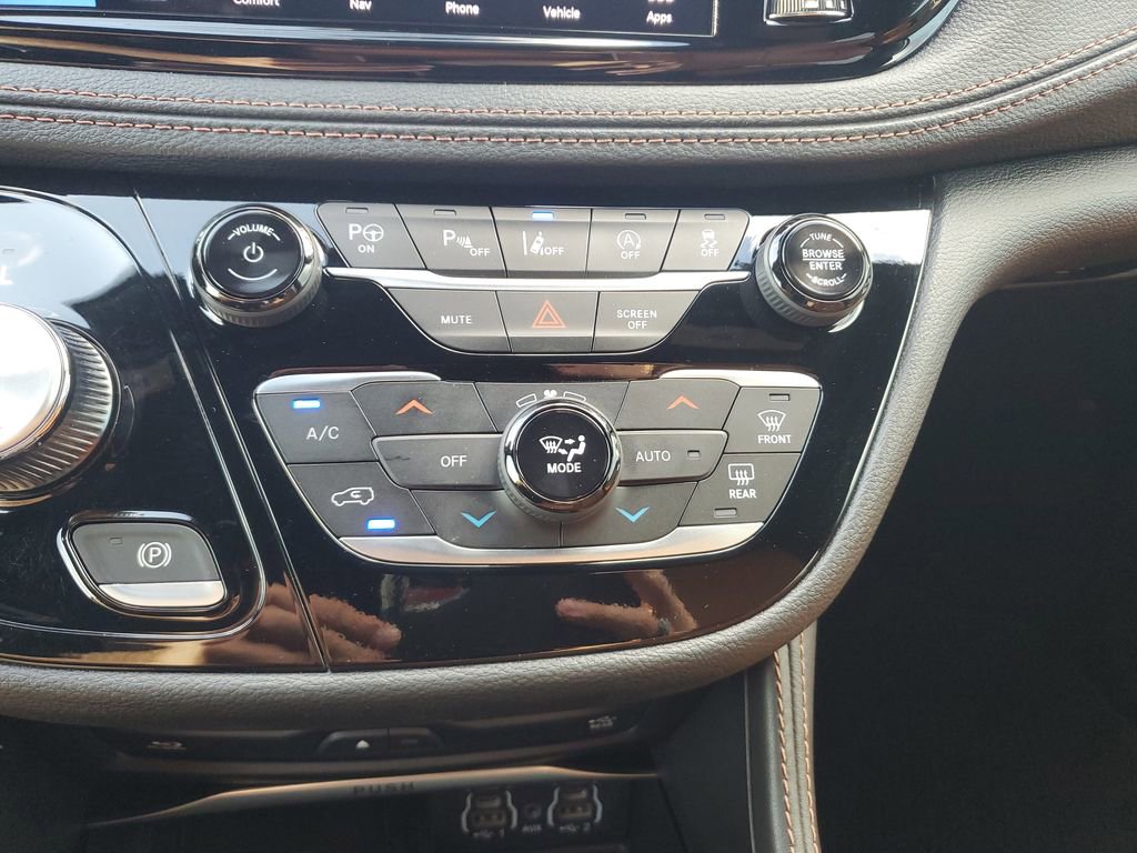 Used 2024 Chrysler Pacifica Pinnacle w/ Trailer Tow Group image 23