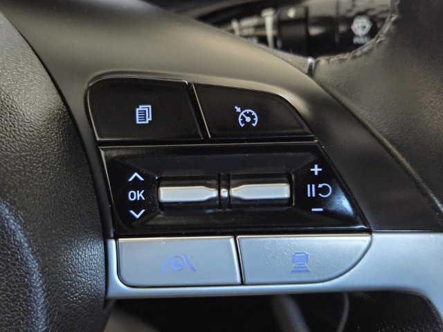 Used 2022 Hyundai Elantra Limited FWD image 19