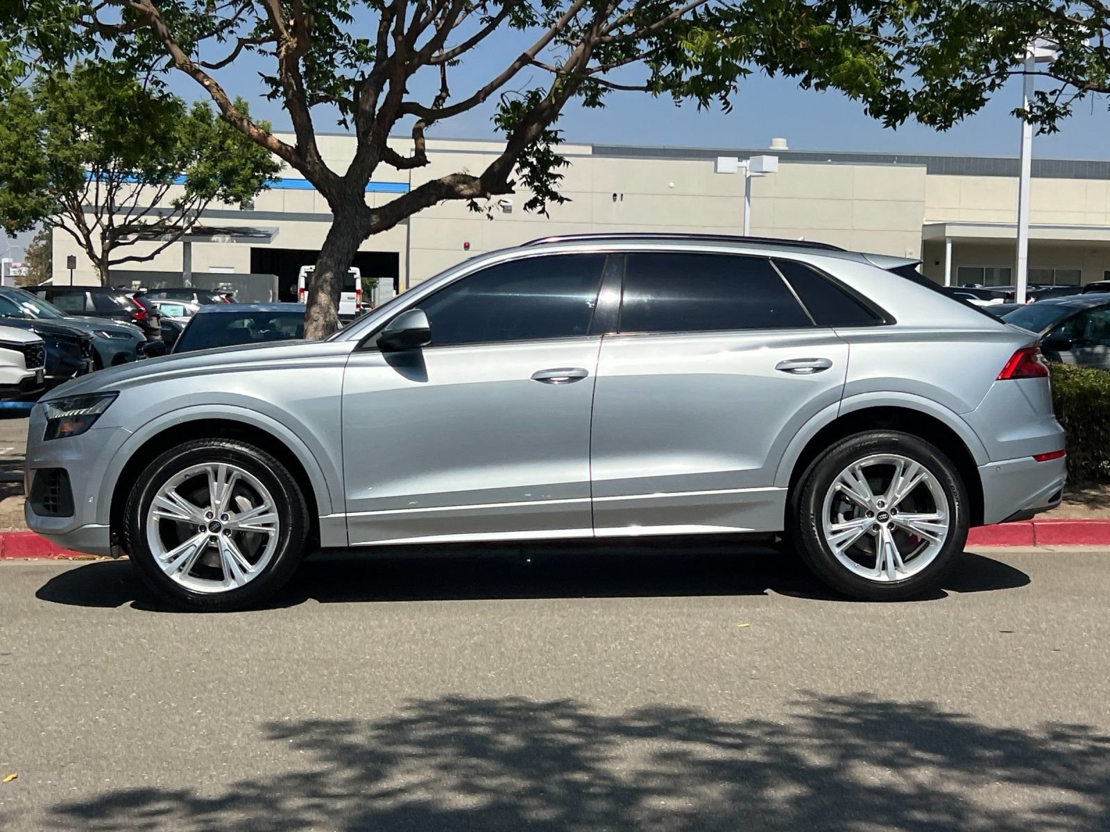 Used 2023 Audi Q8 Premium Plus w/ Premium Plus Package AWD/4WD image 3