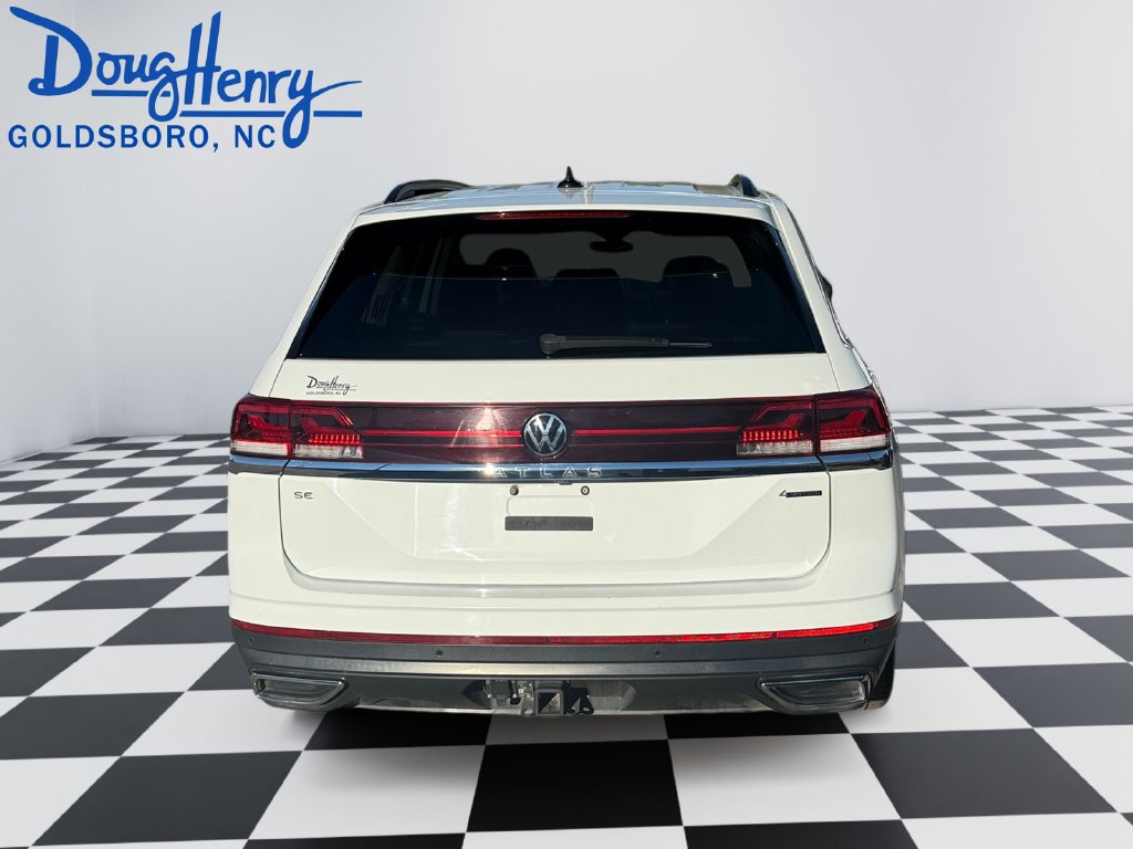 Used 2025 Volkswagen Atlas SE AWD/4WD image 4