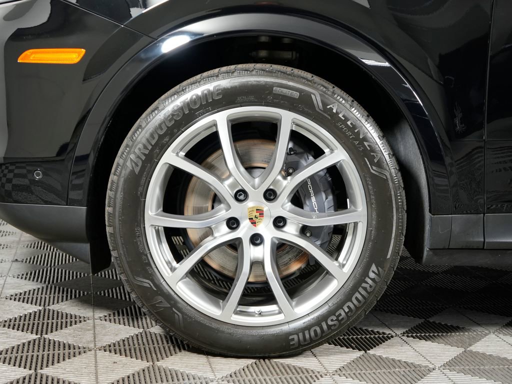 Certified 2024 Porsche Cayenne AWD/4WD image 14