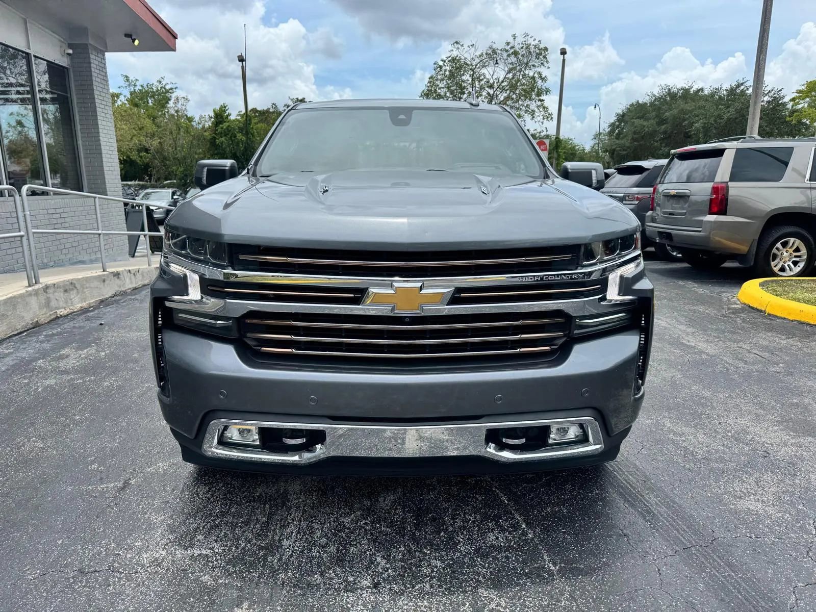 Used 2021 Chevrolet Silverado 1500 4x4 Crew Cab High Country image 3