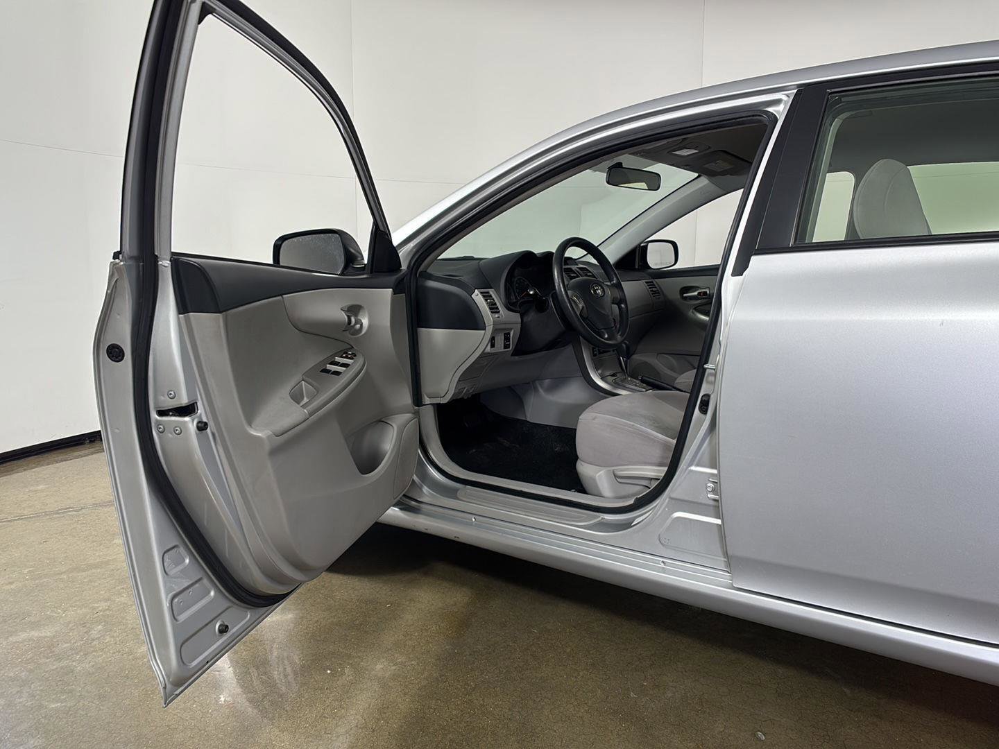 Used 2012 Toyota Corolla LE image 2